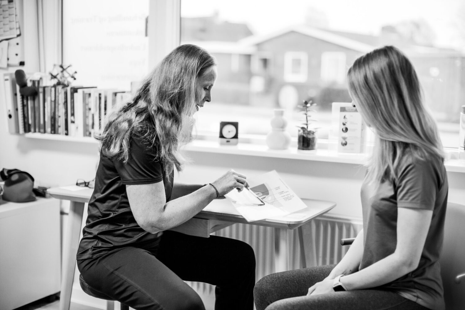 Hanna er en erfarne fysioterapeut, med 26 års erfaring.  Hun arbejder med et afsæt i kroppen som en helhed, og bruger sin erfaringsammenhænge i kroppen     I 2017 uddannede hun sig til GynObs fysioterapeut og arbejder i Fredericia kommune, når hun ikke hjælper på klinikken styrkditunderliv.dk Hanna5086:full